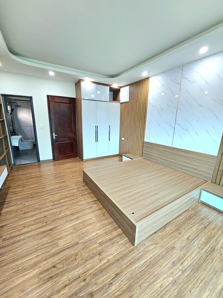 ĐÔNG NGAC - NHÀ MỚI 6 TẦNG, THANG MÁY – NGÕ Ô TÔ – GẦN TRƯỜNG HỌC CÁC CẤP-VIEW ĐẸP.